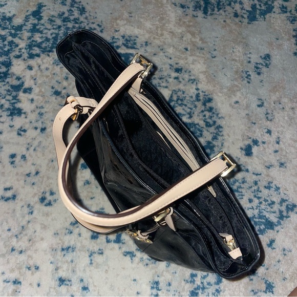 Michael Kors Jet Set Tote - Picture 6 of 8